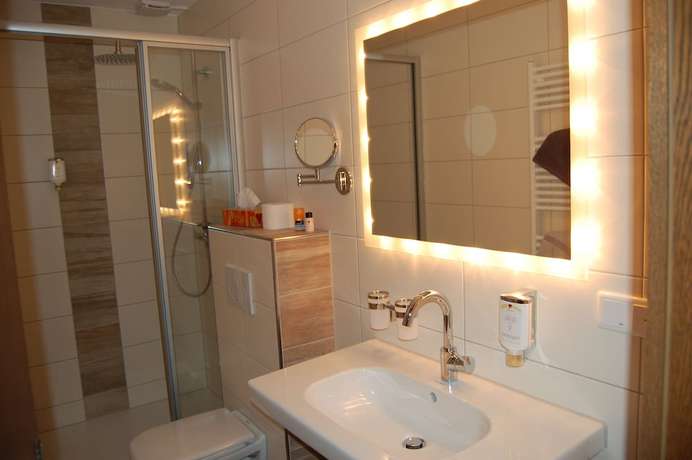 Imagen de la habitación del Hotel Landgasthof Gr&uuml;ner Baum, Oberzent. Foto 6