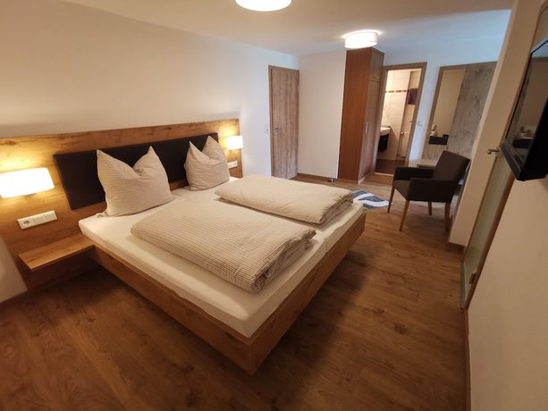 Imagen de la habitación del Hotel Landgasthof Gr&uuml;ner Baum, Oberzent. Foto 7