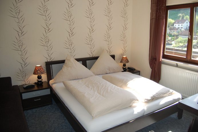 Imagen de la habitación del Hotel Landgasthof Gr&uuml;ner Baum, Oberzent. Foto 9