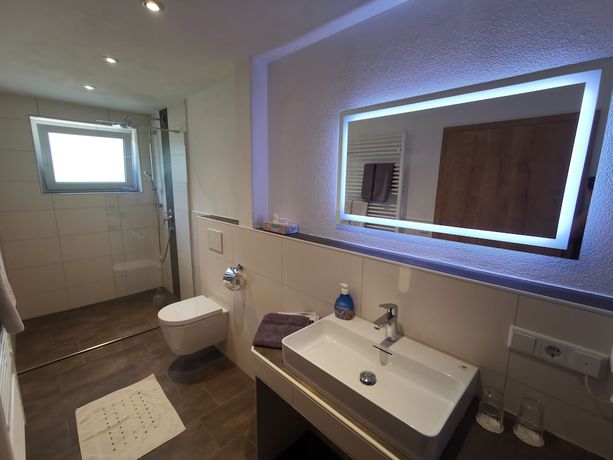 Imagen de la habitación del Hotel Landgasthof Gr&uuml;ner Baum, Oberzent. Foto 11