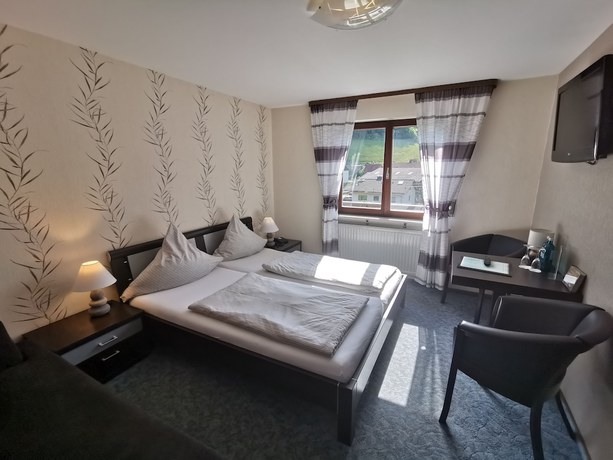 Imagen de la habitación del Hotel Landgasthof Gr&uuml;ner Baum, Oberzent. Foto 15