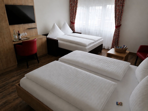 Imagen de la habitación del Hotel Landgasthof Niebler. Foto 2