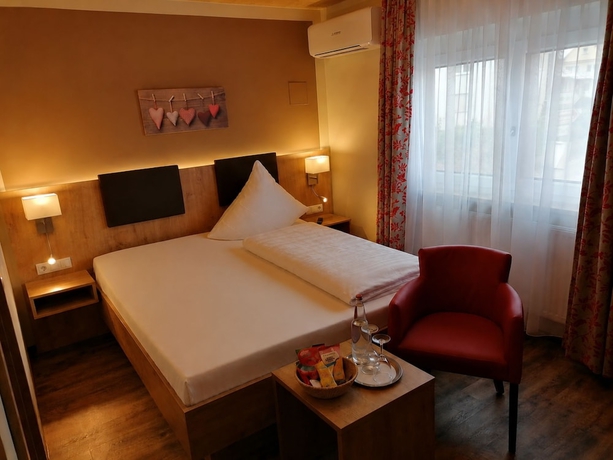 Imagen de la habitación del Hotel Landgasthof Niebler. Foto 6