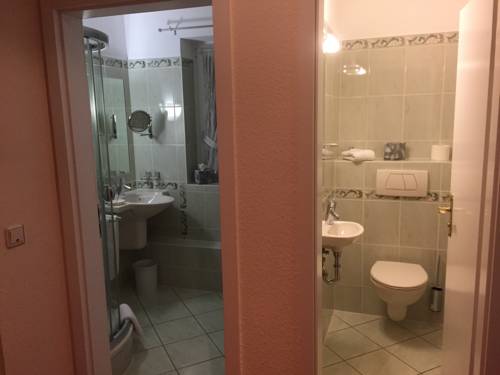 Imagen de la habitación del Hotel Landgasthof Rebstock, Weil am Rhein. Foto 14
