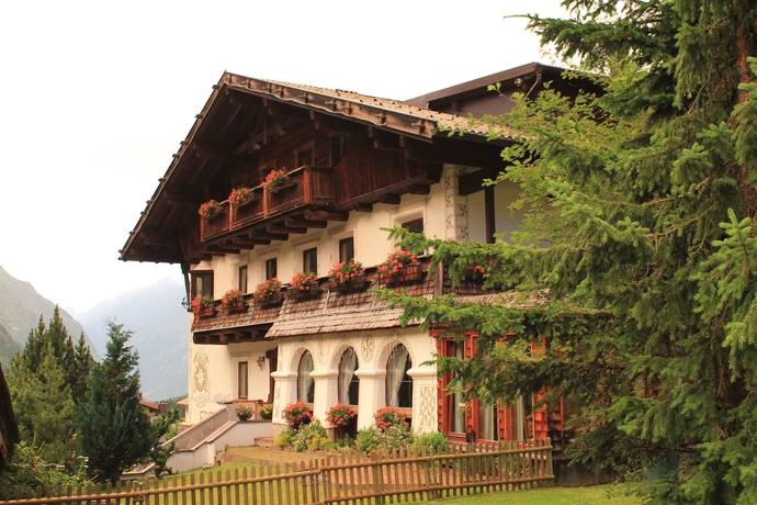 Imagen de los exteriores del Hotel Landhaus Edelweiss. Foto 8