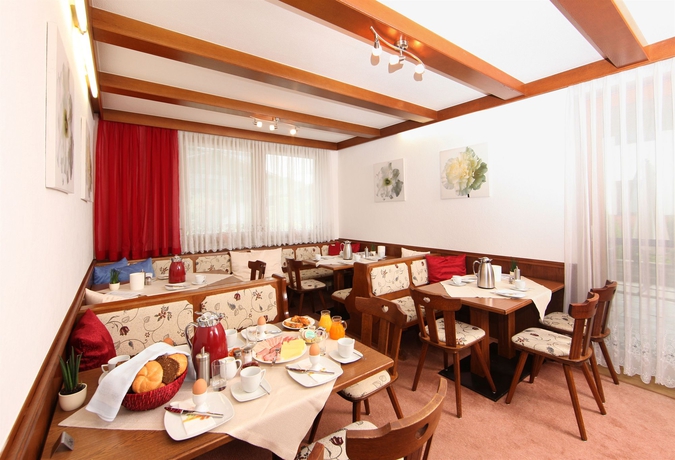 Imagen del bar/restaurante del Hotel Landhaus Gitti Garni. Foto 10