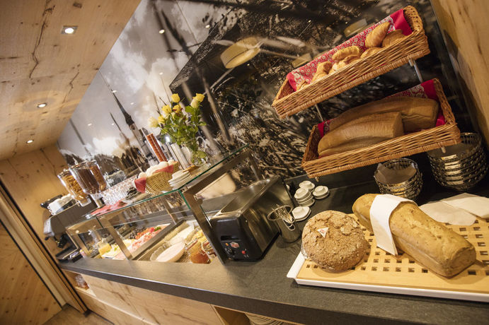 Imagen del bar/restaurante del Hotel Landhaus, Obergoms. Foto 8