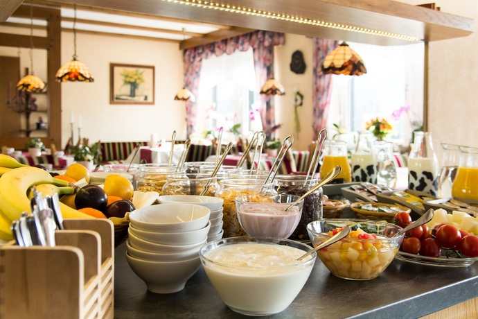 Imagen del bar/restaurante del Hotel Landhaus Pension Vo&szlig;. Foto 4