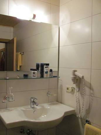 Imagen de la habitación del Hotel Landhaus Zillertal. Foto 9