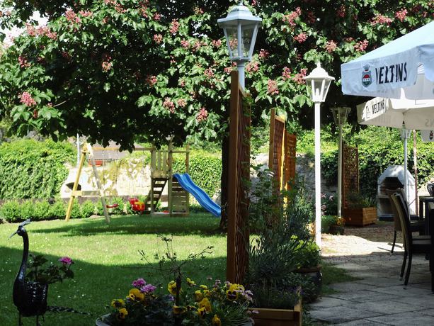 Imagen de los exteriores del Hotel Landhotel Combecher. Foto 9