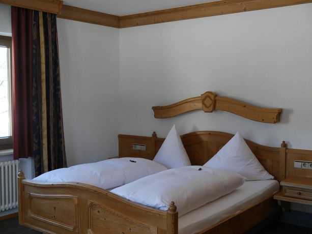 Imagen de los exteriores del Hotel Landhotel Jostalstüble. Foto 12