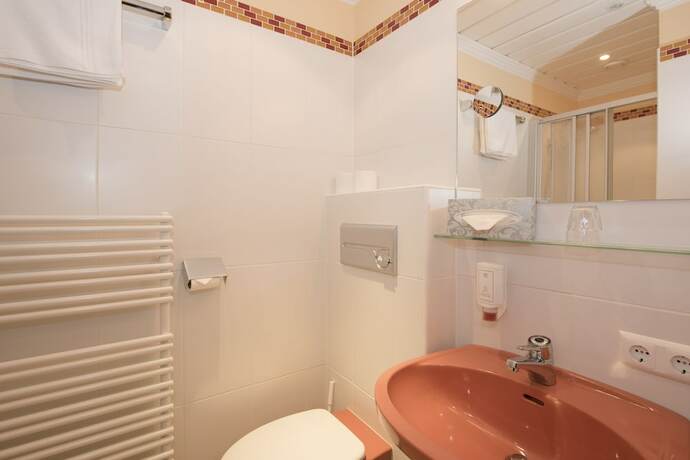 Imagen general del Hotel Landhotel Lindenhof. Foto 6