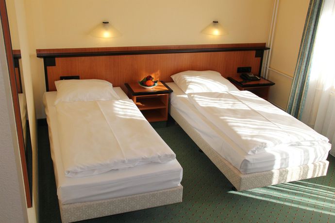 Imagen del bar/restaurante del Hotel Landhotel L&ouml;wenbruch. Foto 5