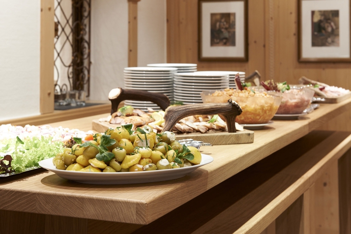 Imagen del bar/restaurante del Hotel Landhotel Post - Adults Only. Foto 13