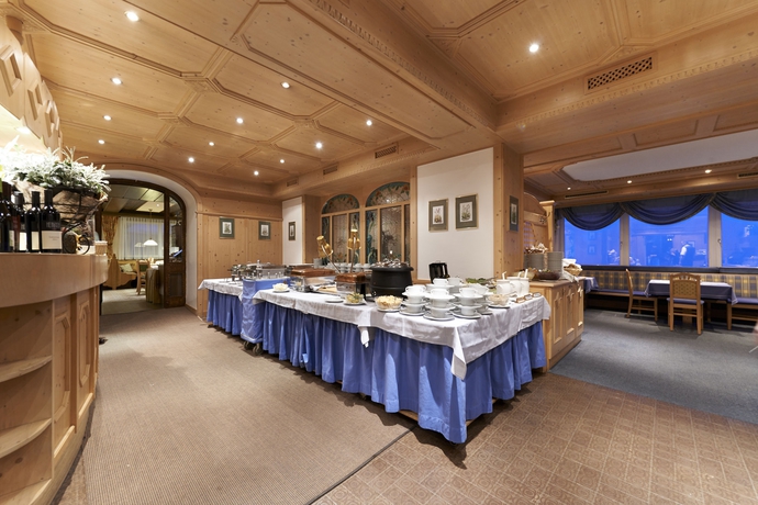 Imagen del bar/restaurante del Hotel Landhotel Post - Adults Only. Foto 14