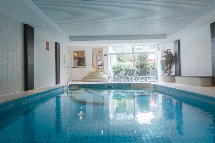 Imagen de la piscina del Hotel Landhotel Sauerl&auml;nder Hof. Foto 20