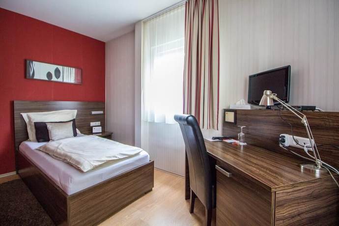 Imagen de la habitación del Hotel Landhotel Wolfschlugen. Foto 14