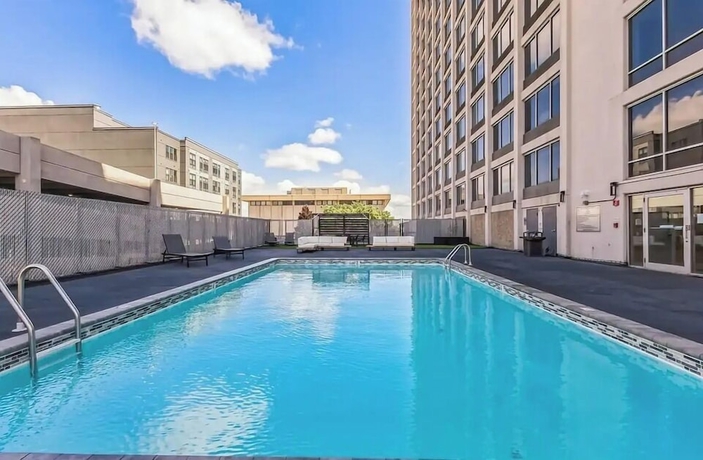 Imagen de la piscina del Hotel Landing in Downtown Hartford Near Dunkin\' Park. Foto 16