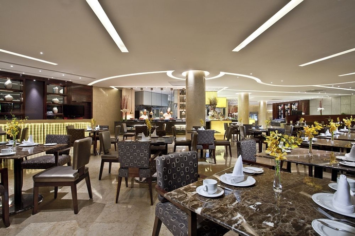 Imagen del bar/restaurante del Hotel Landison Plaza. Foto 2