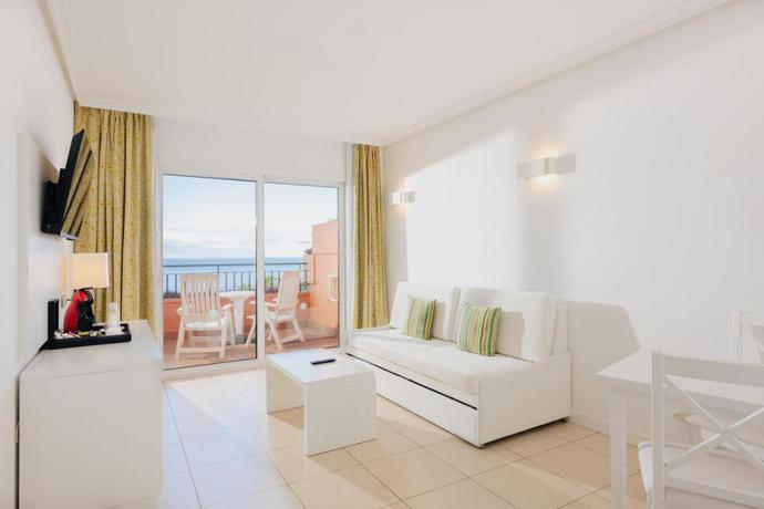 Imagen de la habitación del Hotel Landmar Costa los Gigantes Family Resort. Foto 5