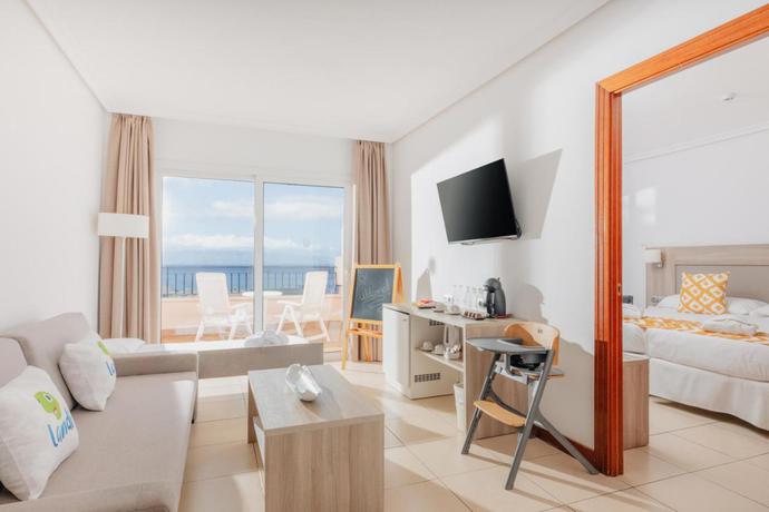 Imagen de la habitación del Hotel Landmar Costa los Gigantes Family Resort. Foto 7