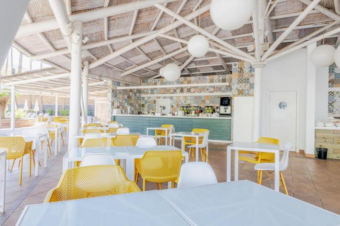 Imagen del bar/restaurante del Hotel Landmar Playa La Arena. Foto 2