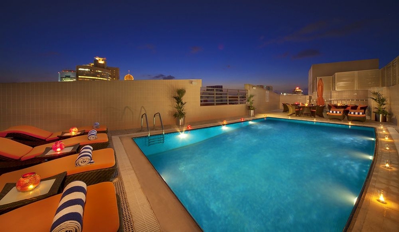 Imagen de la piscina del Hotel Landmark Grand. Foto 13