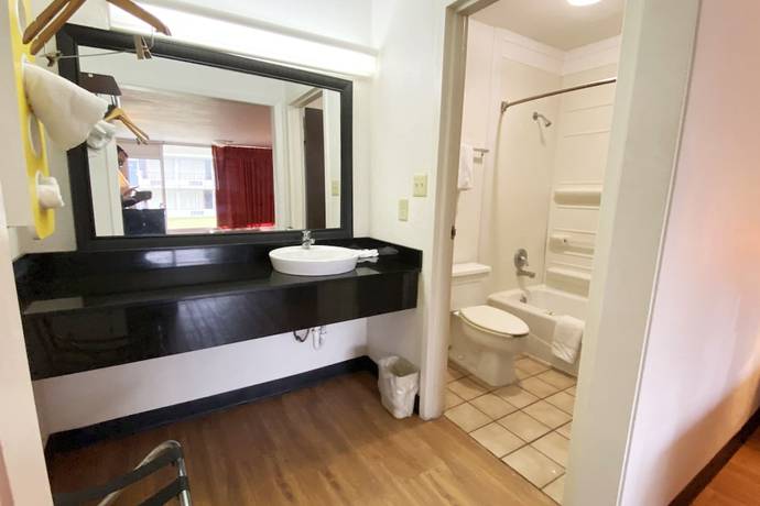 Imagen de la habitación del Hotel Landmark, New Llano. Foto 8