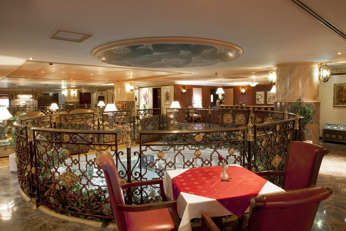 Imagen de los interiores del Hotel Landmark Plaza. Foto 15