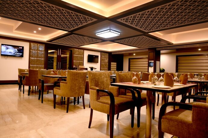 Imagen del bar/restaurante del Hotel Landmark, Raipur. Foto 12