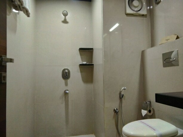 Imagen de la habitación del Hotel Landmark, Raipur. Foto 19