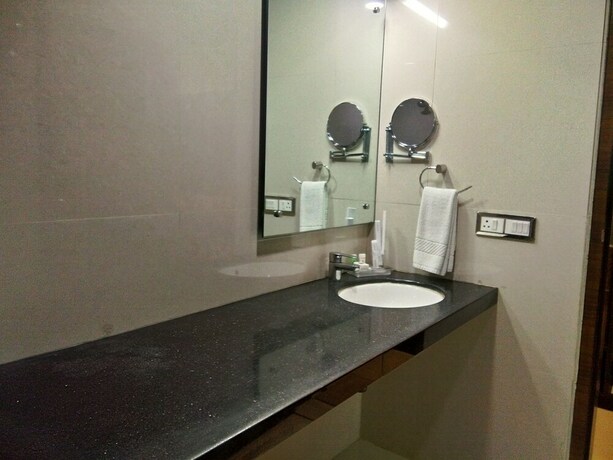 Imagen de la habitación del Hotel Landmark, Raipur. Foto 23