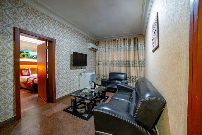 Imagen de la habitación del Hotel Landmark, Rumukalagbo. Foto 15