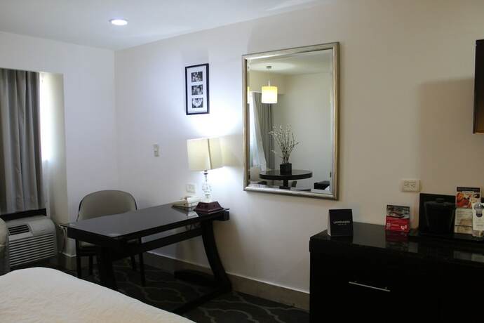 Imagen de la habitación del Hotel Landmark Suites, Los Mochis. Foto 18