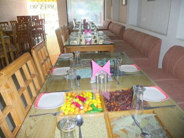 Imagen del bar/restaurante del Hotel Landmark-haridwar. Foto 17