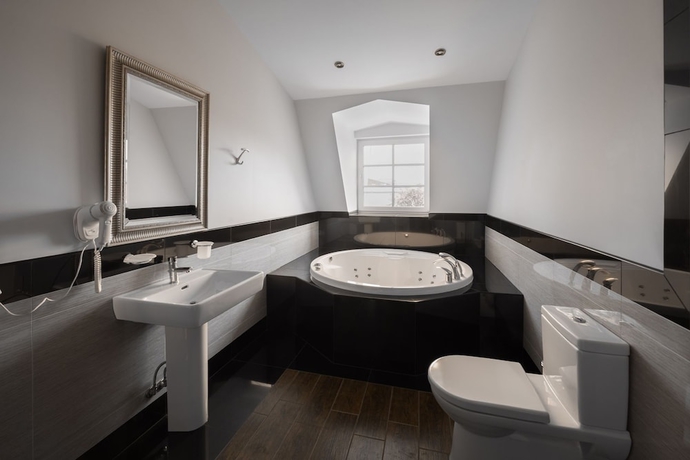 Imagen de la habitación del Hotel Landorff. Foto 17