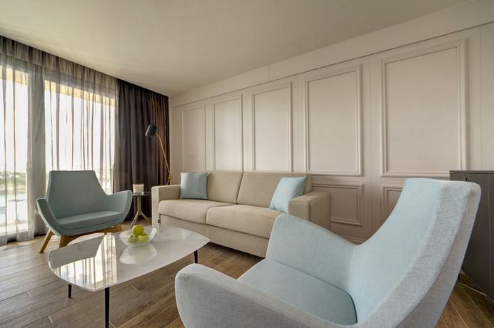 Imagen de la habitación del Hotel Land's End Boutique. Foto 3