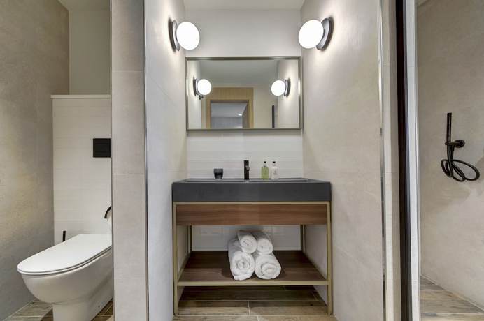 Imagen de la habitación del Hotel Land's End Boutique. Foto 4