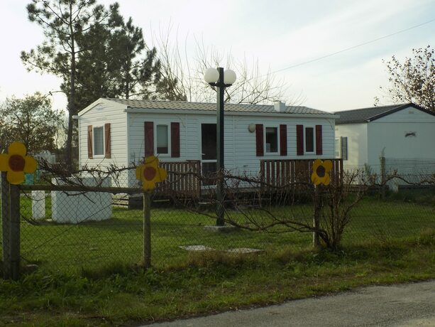 Imagen de la habitación del Hotel Land's Hause Bungalows. Foto 16