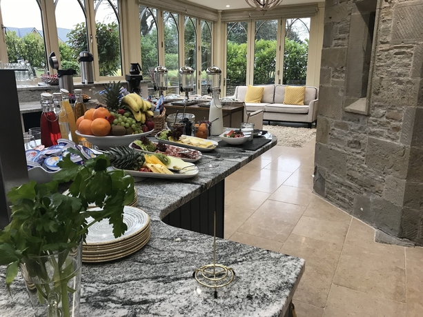 Imagen del bar/restaurante del Hotel Lanelay Hall and Spa. Foto 4