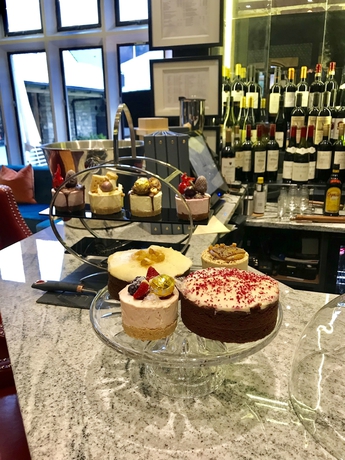 Imagen del bar/restaurante del Hotel Lanelay Hall and Spa. Foto 5