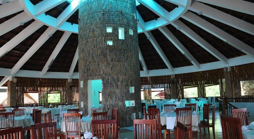 Imagen del bar/restaurante del Hotel Lang Co Resort. Foto 16
