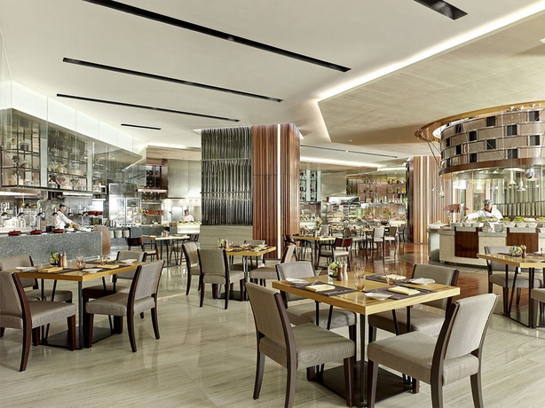 Imagen del bar/restaurante del Hotel Langham Place Xiamen. Foto 8