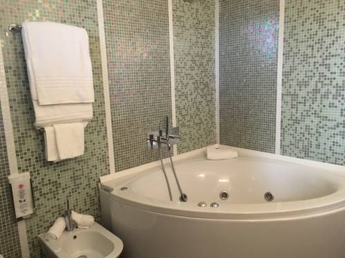 Imagen de la habitación del Hotel Langhe & Monferrato. Foto 8