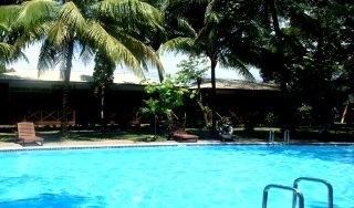 Imagen de la piscina del Hotel Langkah Syabas Beach Resort. Foto 11