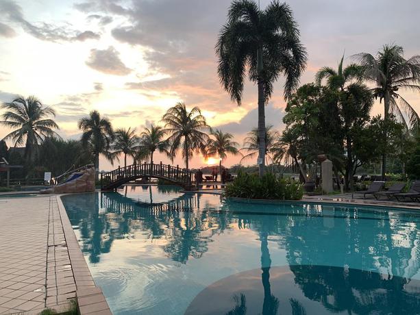 Imagen de la piscina del Hotel Langkawi Lagoon Resort. Foto 9