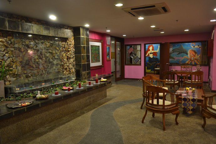 Imagen del bar/restaurante del Hotel Langkawi Lagoon by Ombak Villa. Foto 2