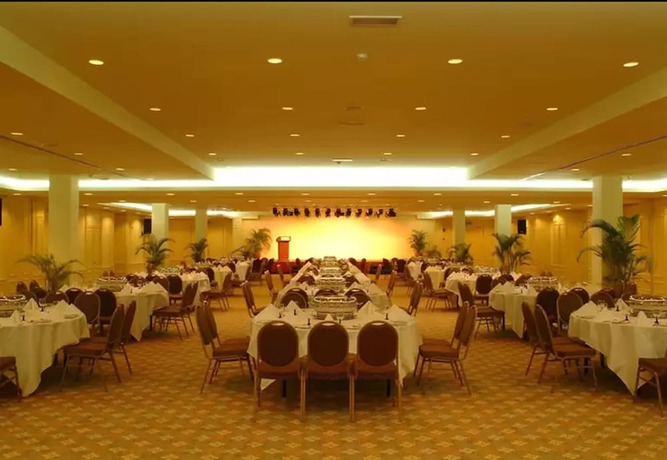 Imagen del bar/restaurante del Hotel Langkawi Lagoon by Ombak Villa. Foto 4