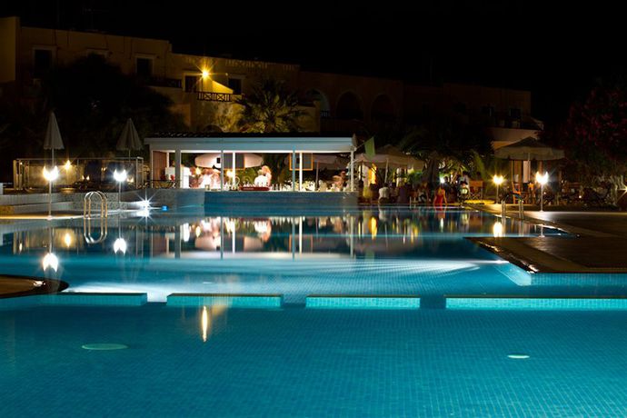 Imagen de la habitación del Hotel Langley Resort Almirida Bay. Foto 4