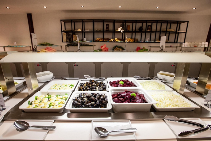 Imagen del bar/restaurante del Hotel Langley Resort Fort Royal. Foto 7